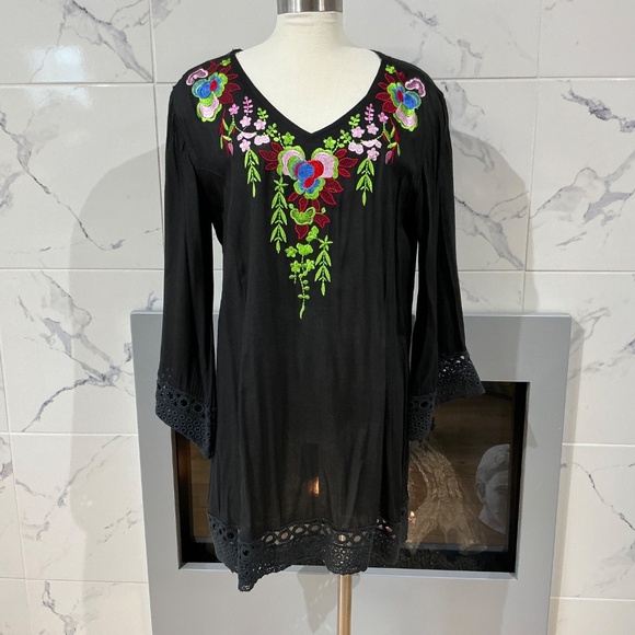 Ladies top - Picture 3 of 3